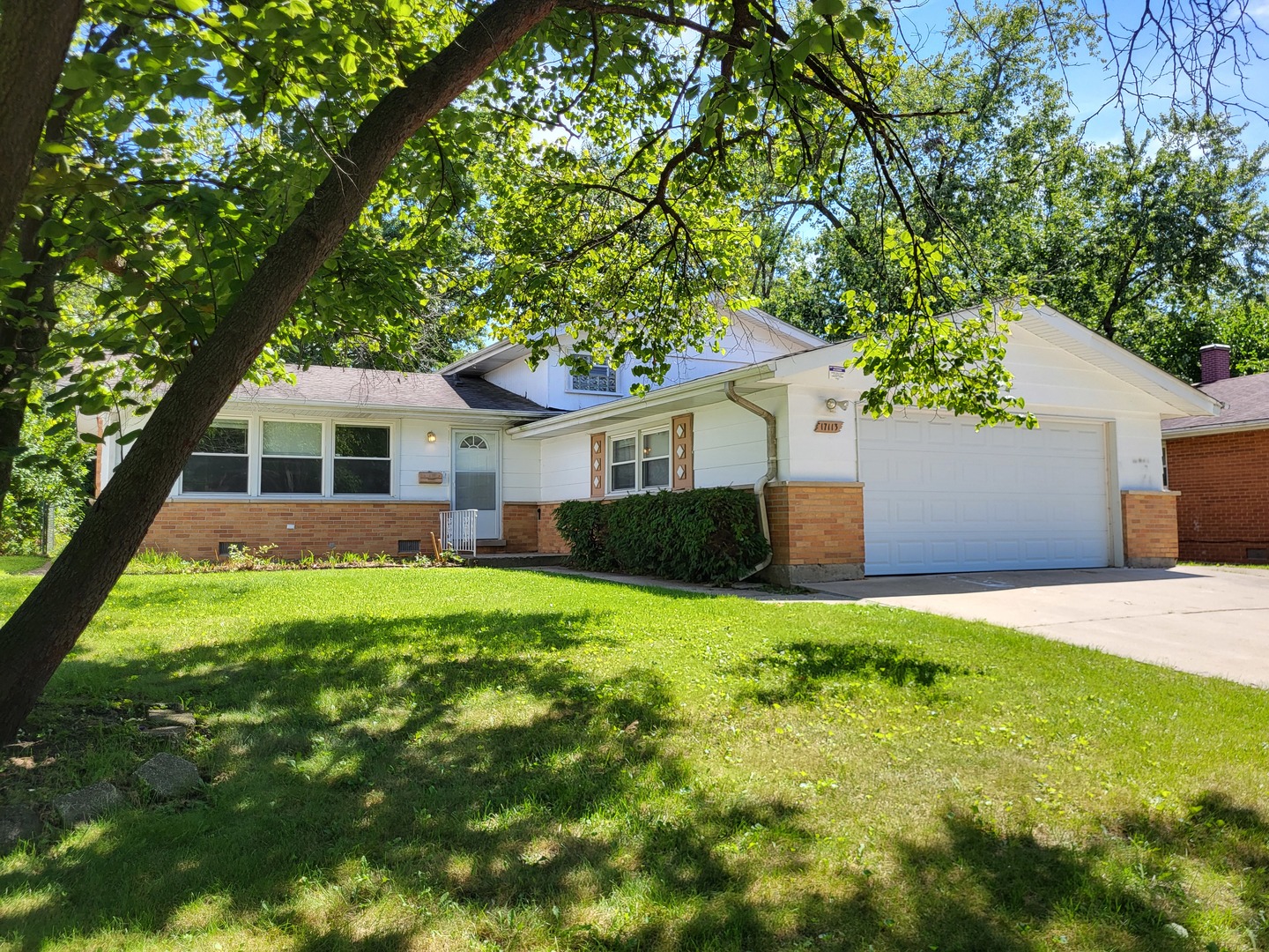 17113 Elm Drive Property Photo 1