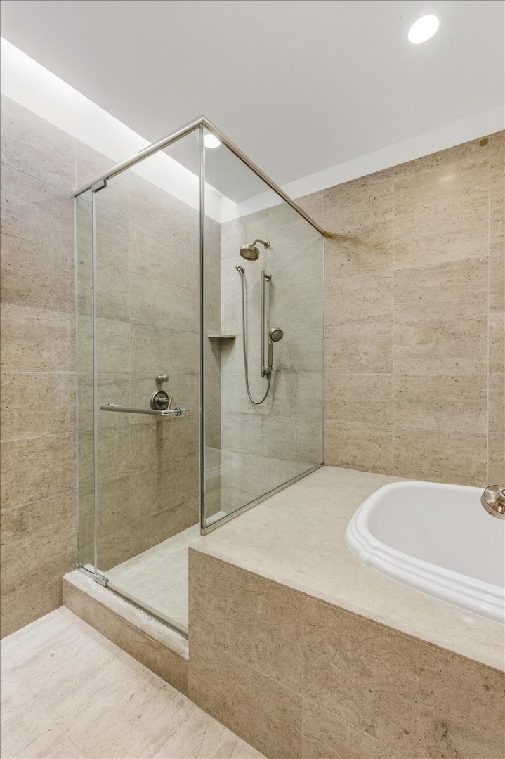 401 N Wabash Avenue 31g Property Photo 9