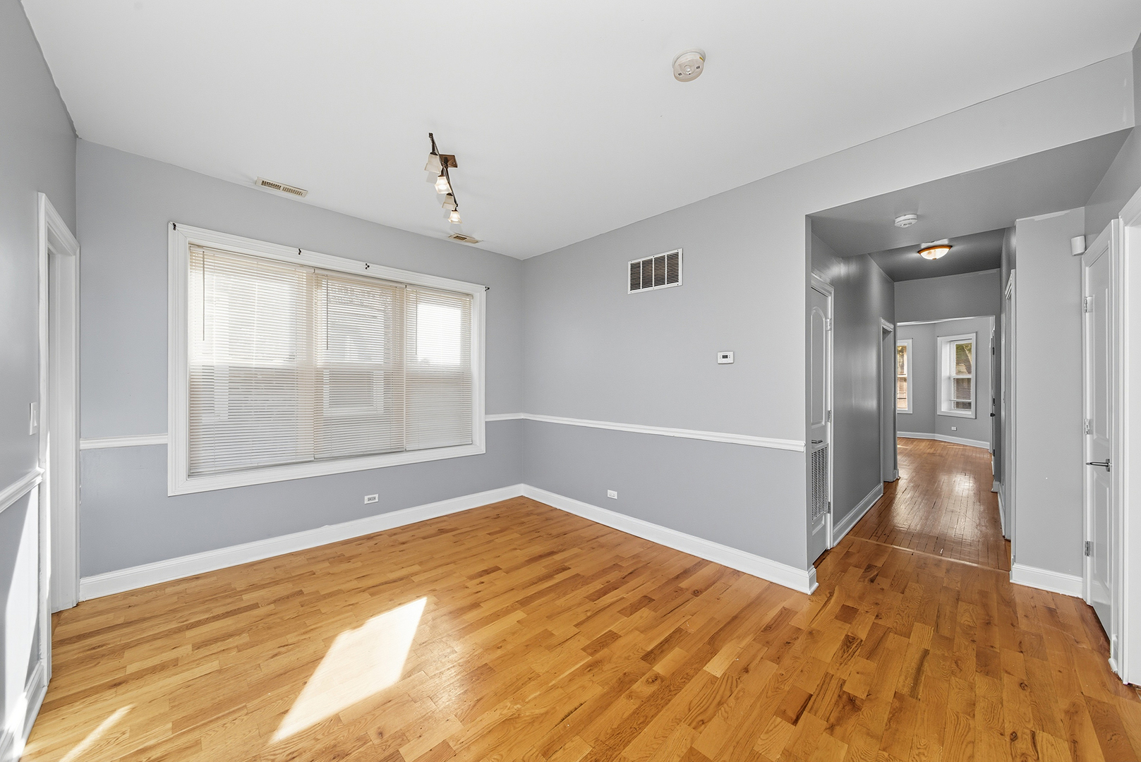 163 N Lockwood Avenue Property Photo 4