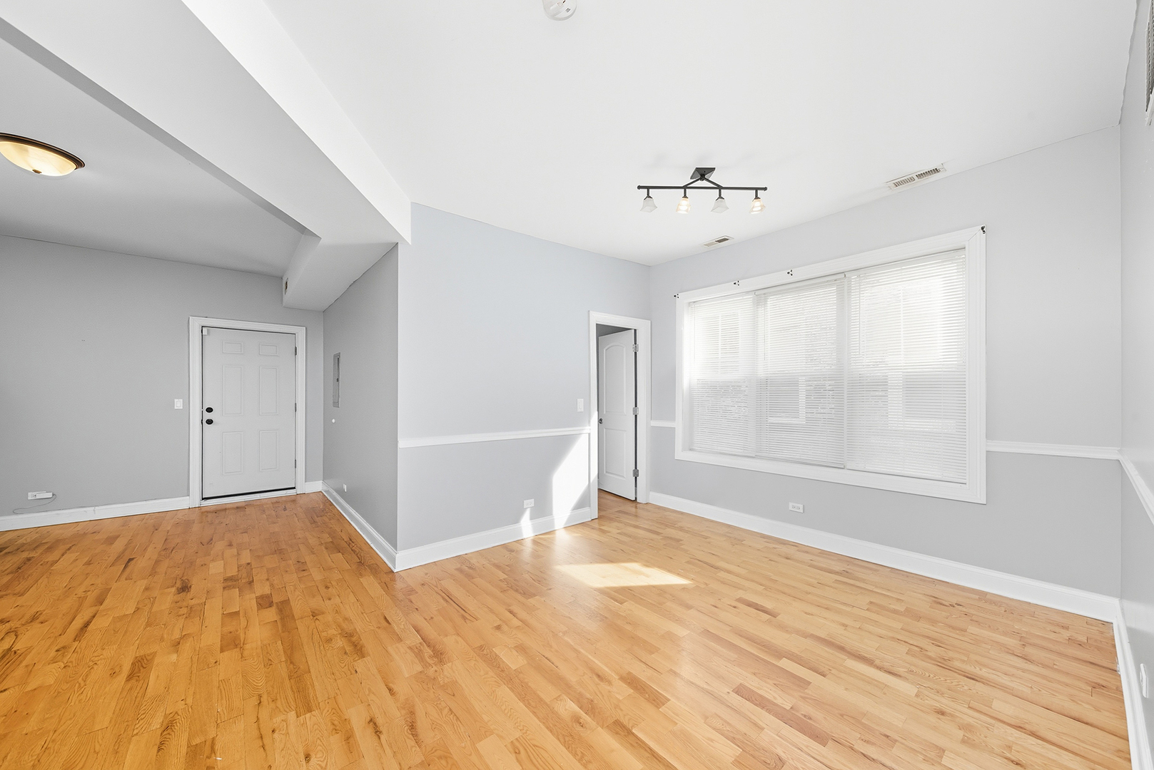 163 N Lockwood Avenue Property Photo 5