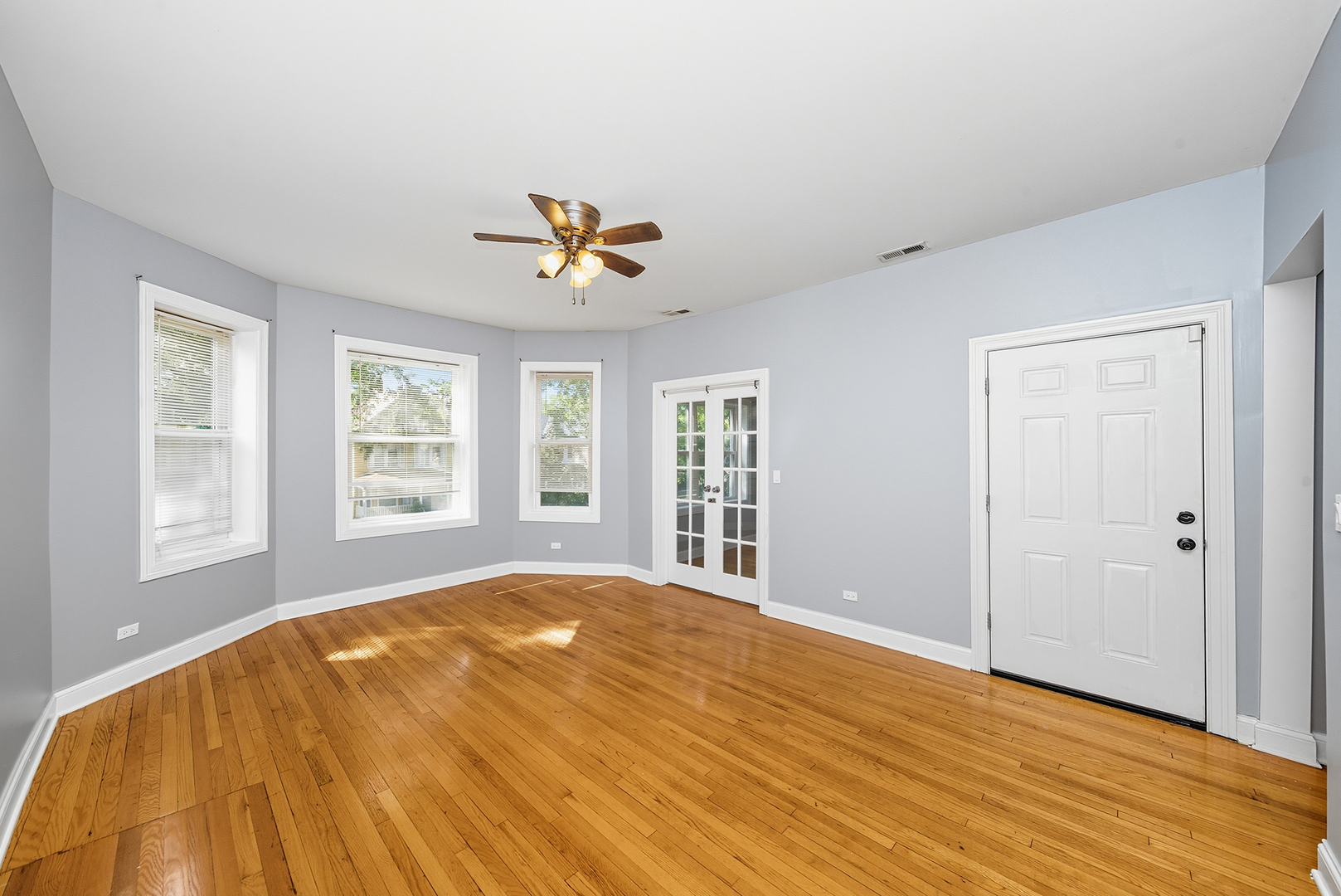 163 N Lockwood Avenue Property Photo 6