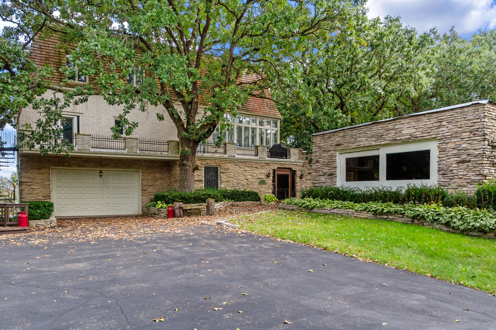 7830 N Pillow Hill Road Property Photo 1