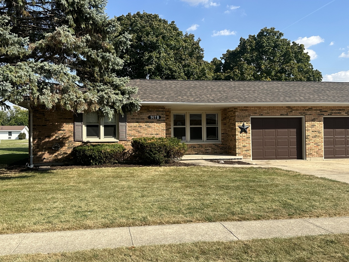 907b N Carlisle Drive Property Photo 1