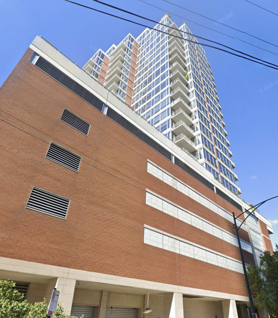 1600 S Prairie Avenue 1204 Property Photo 1