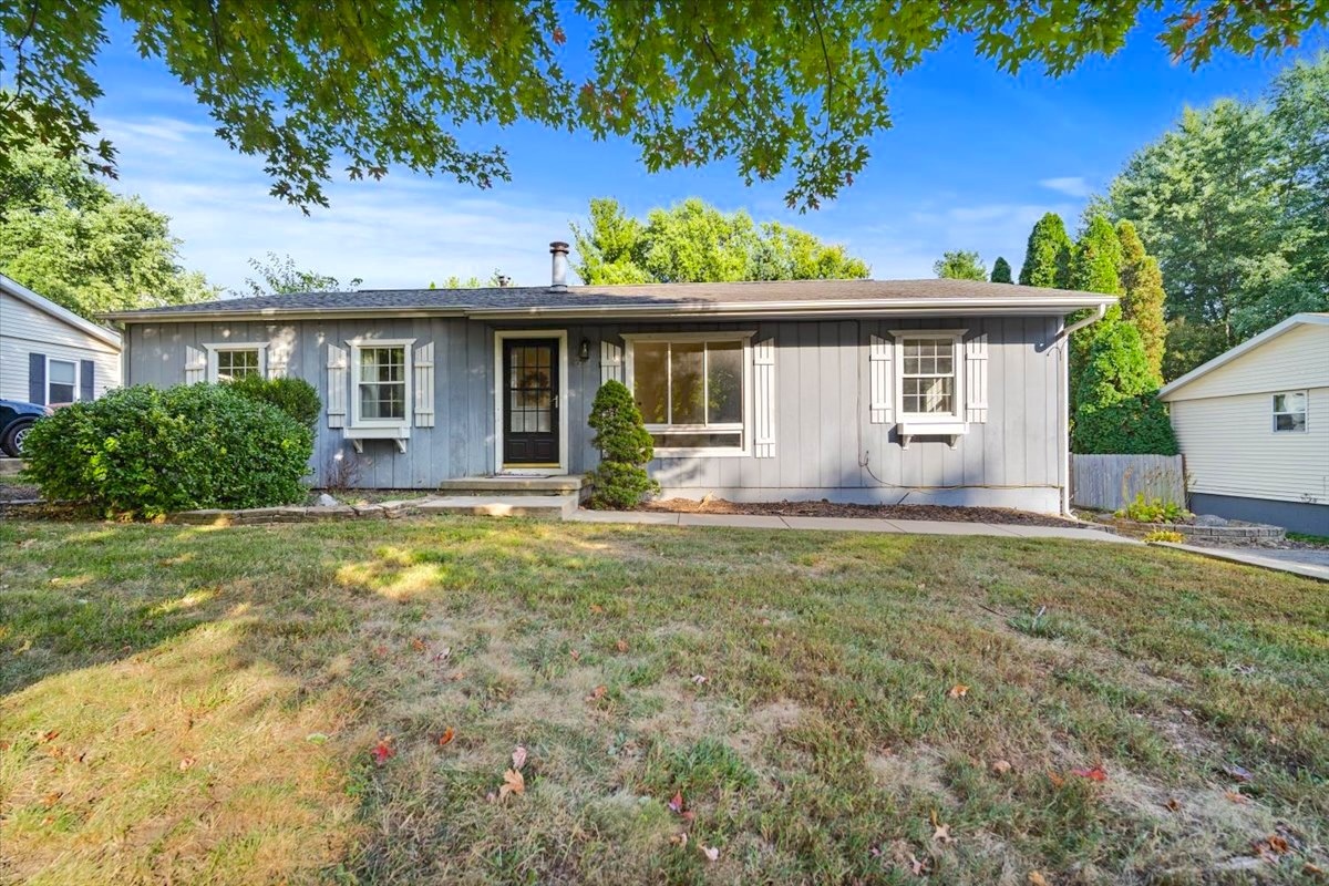 8095 N 2000 East Road Property Photo 1