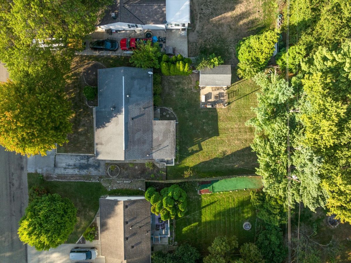 8095 N 2000 East Road Property Photo 3