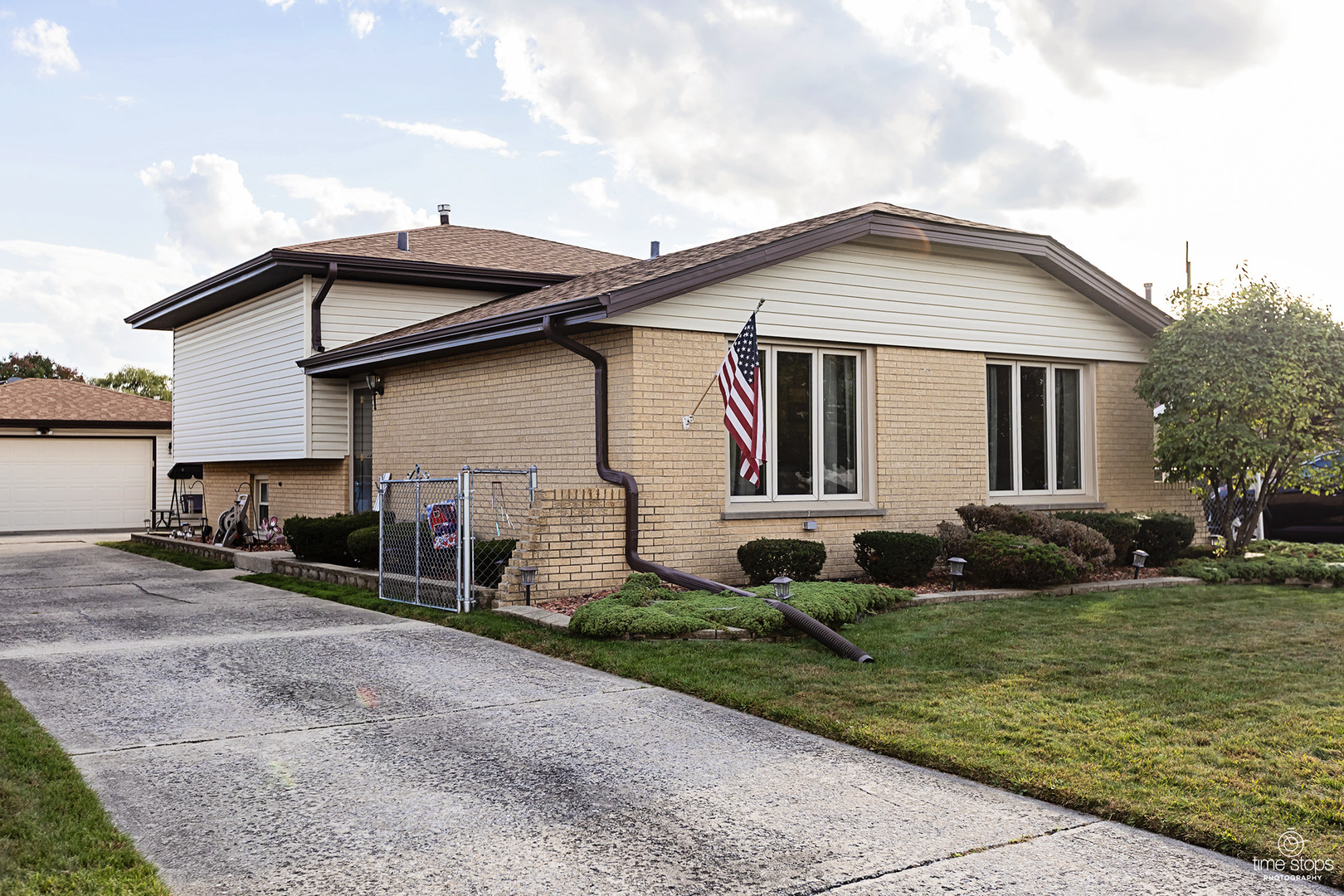 5733 W 101st Place Property Photo 1