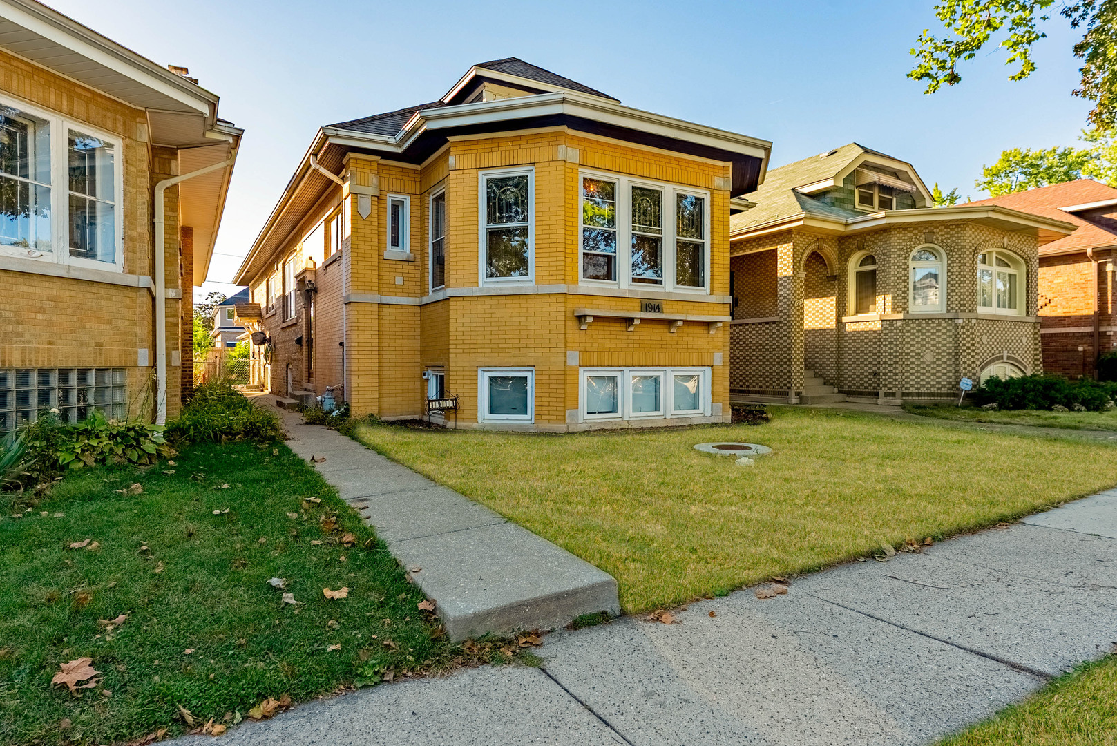 1914 Clinton Avenue Property Photo 1