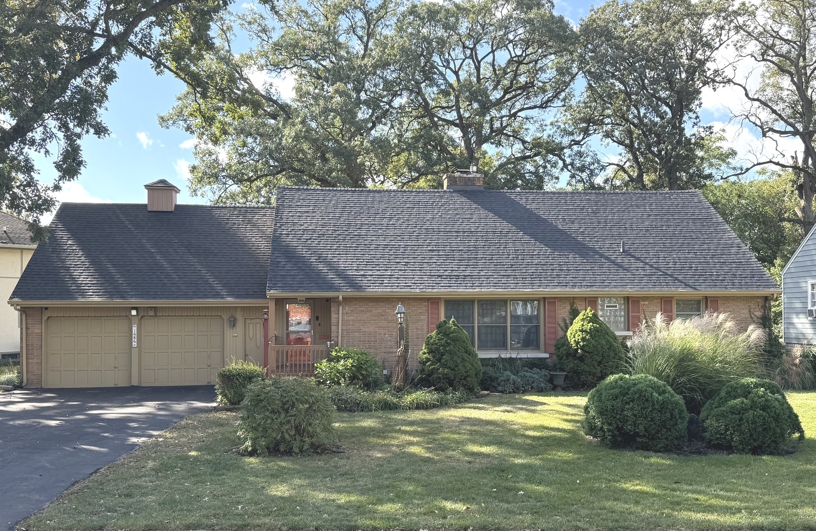 1686 E Bourbonnais Street Property Photo 1