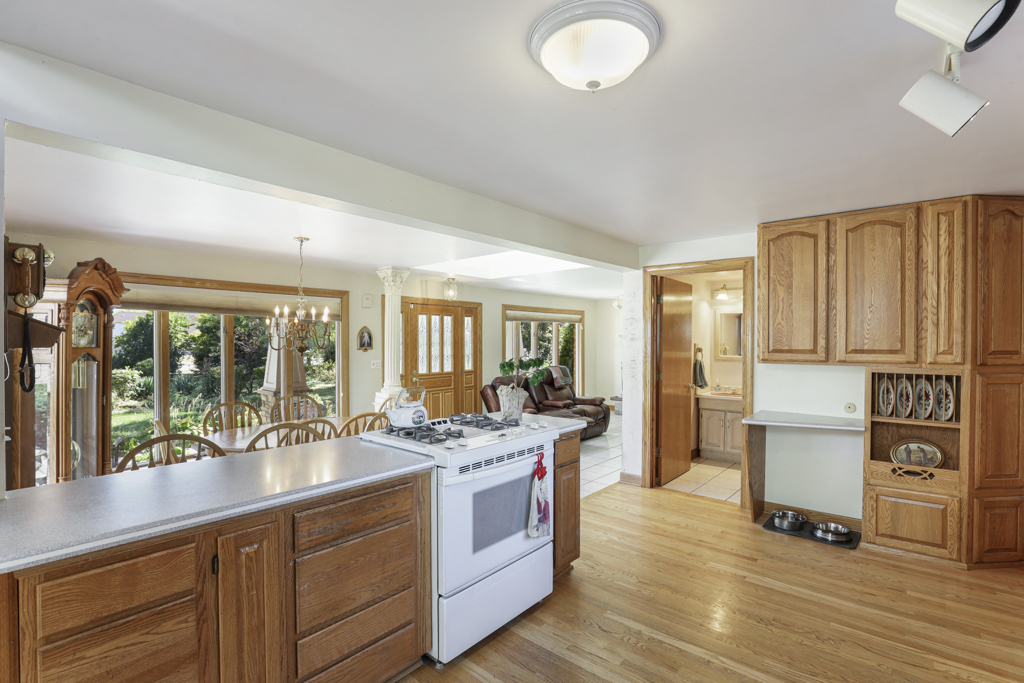 2n584 S Ardmore Avenue Property Photo 14