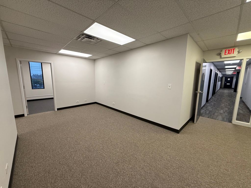 950 Skokie Boulevard Property Photo 5