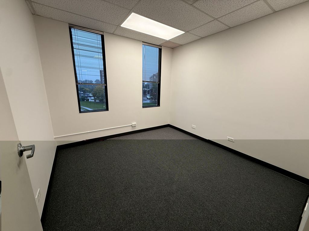 950 Skokie Boulevard Property Photo 6