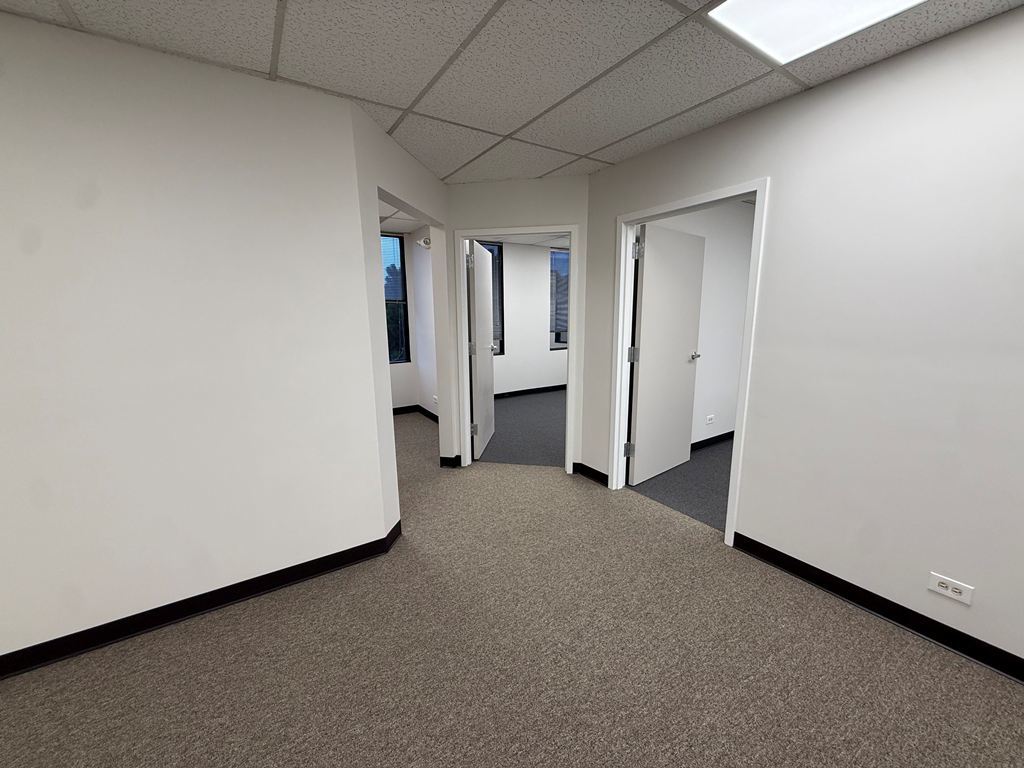 950 Skokie Boulevard Property Photo 8