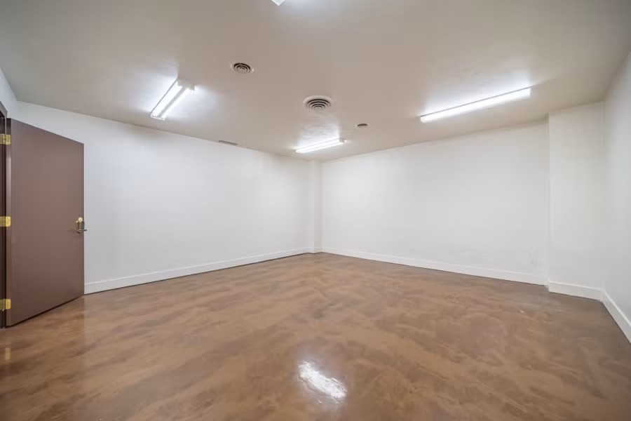 77 S Riverside Drive Property Photo 4