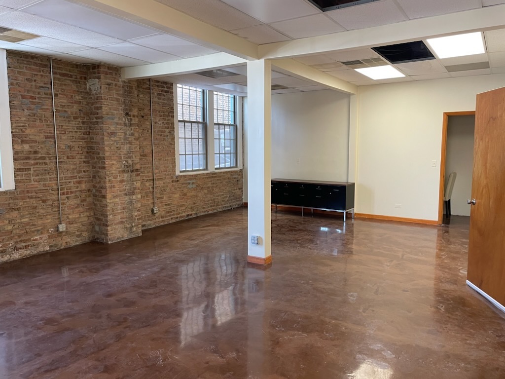 77 S Riverside Drive Property Photo 9