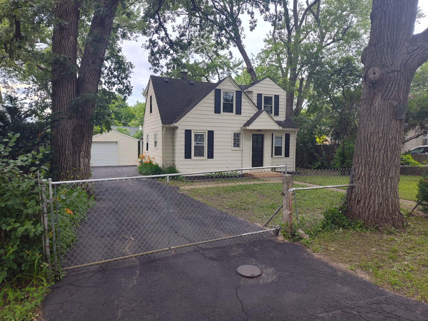 1720 Hiawatha Trail Property Photo 1