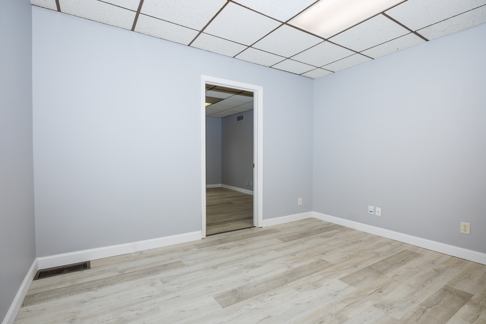 901 E Grove Street C2 Property Photo 4