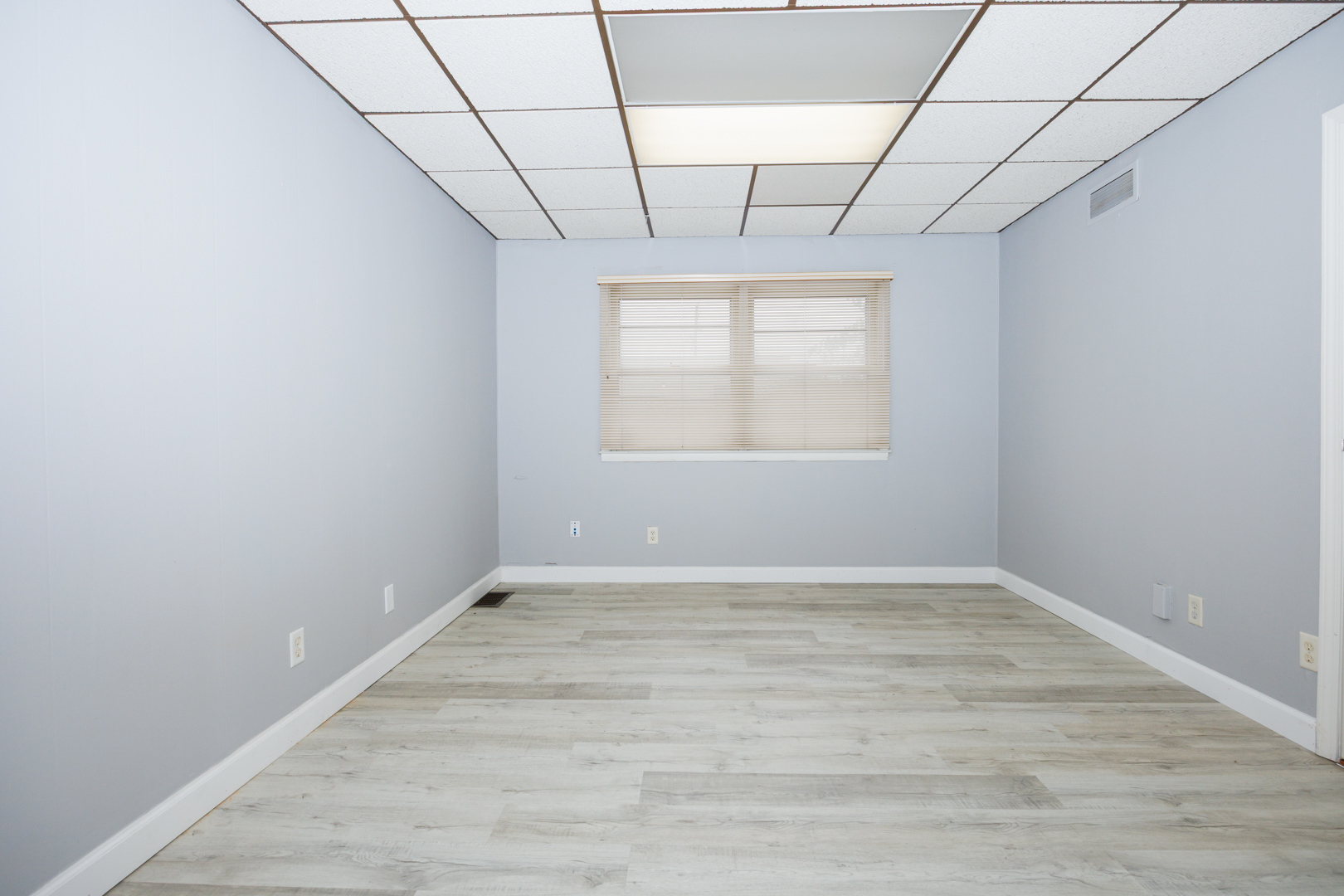 901 E Grove Street C2 Property Photo 6