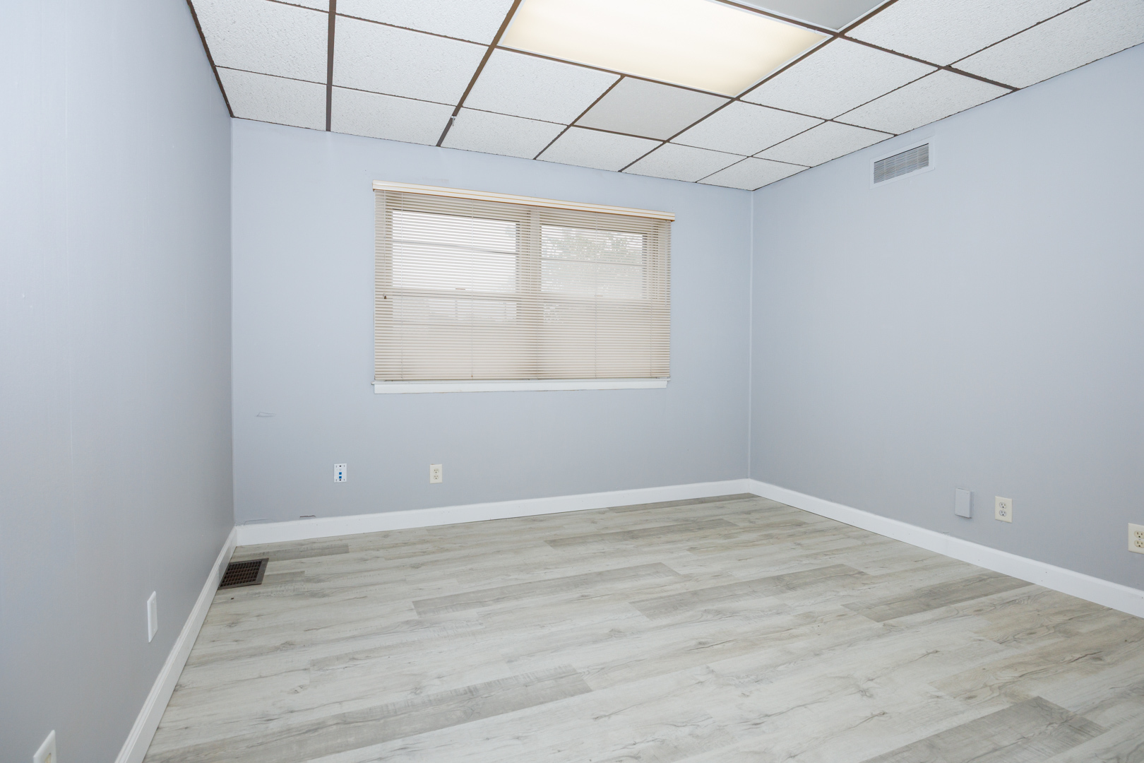 901 E Grove Street C2 Property Photo 7