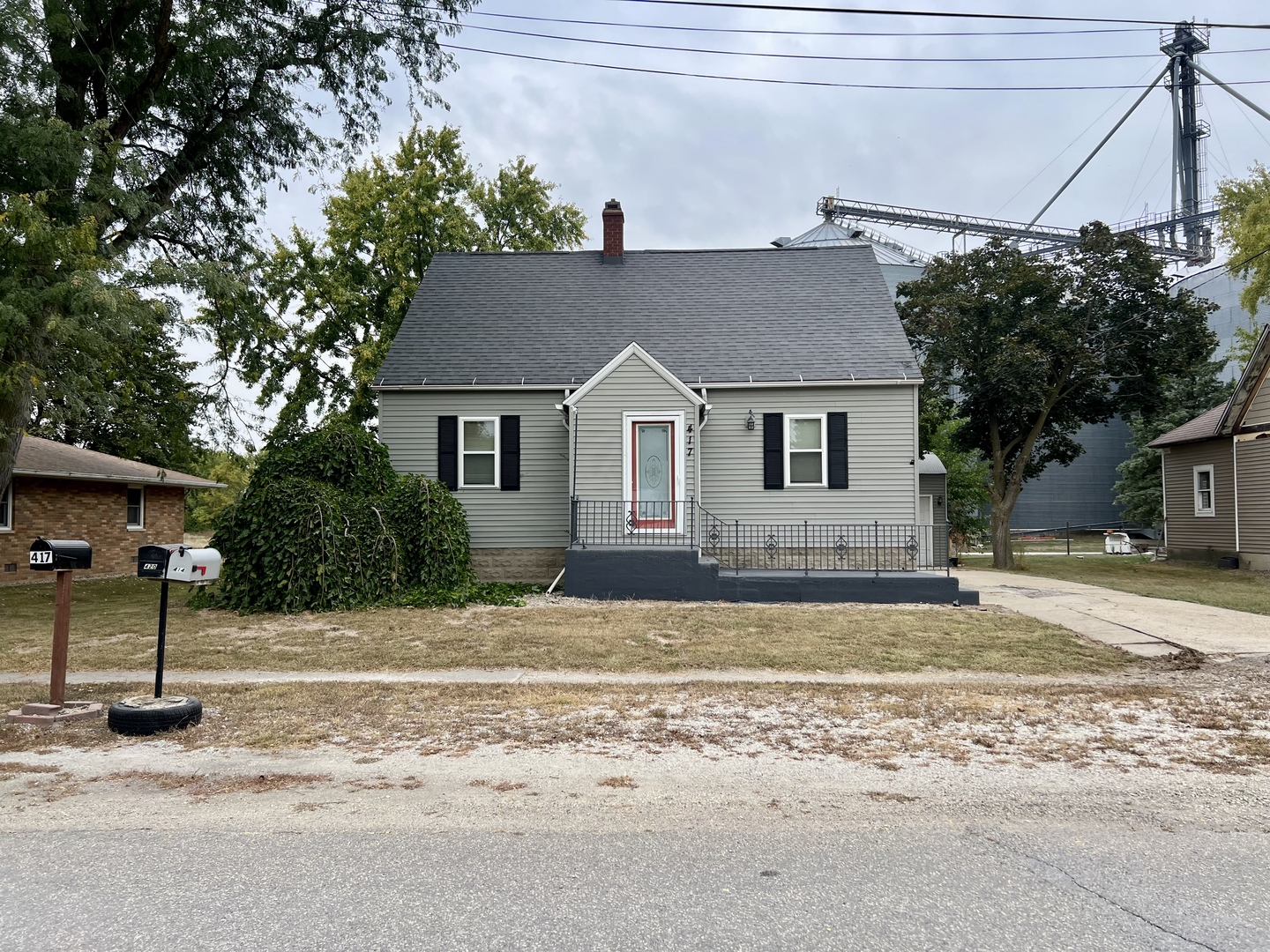 417 W Garfield Avenue Property Photo 1