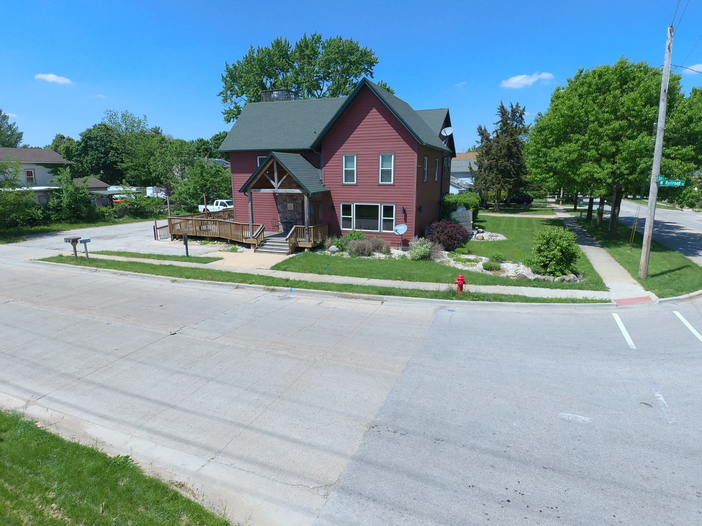 104 W Railroad Street Property Photo 3
