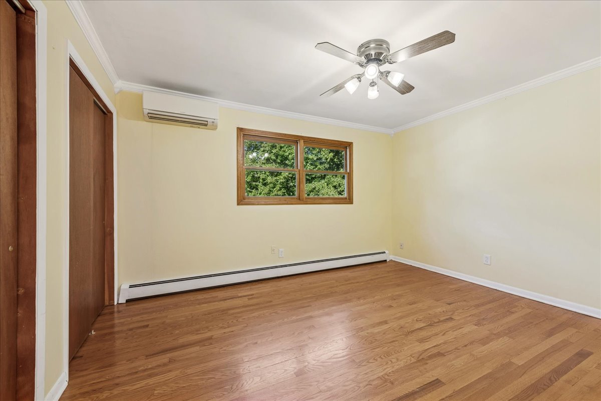 208 S River Road Property Photo 9