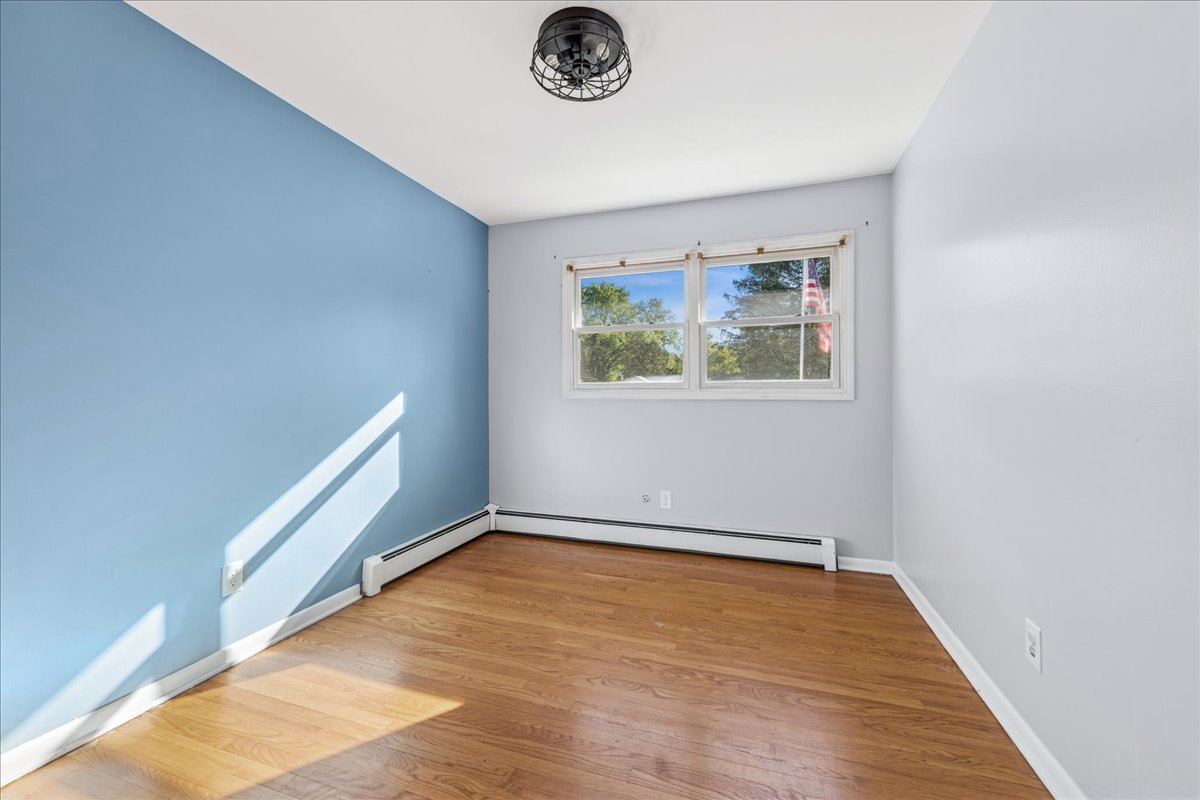 208 S River Road Property Photo 11