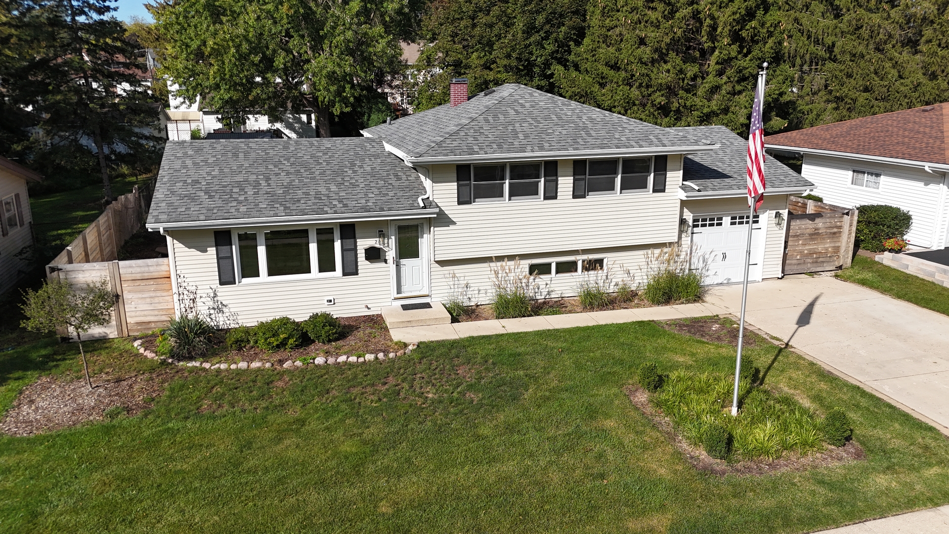 208 S River Road Property Photo 24