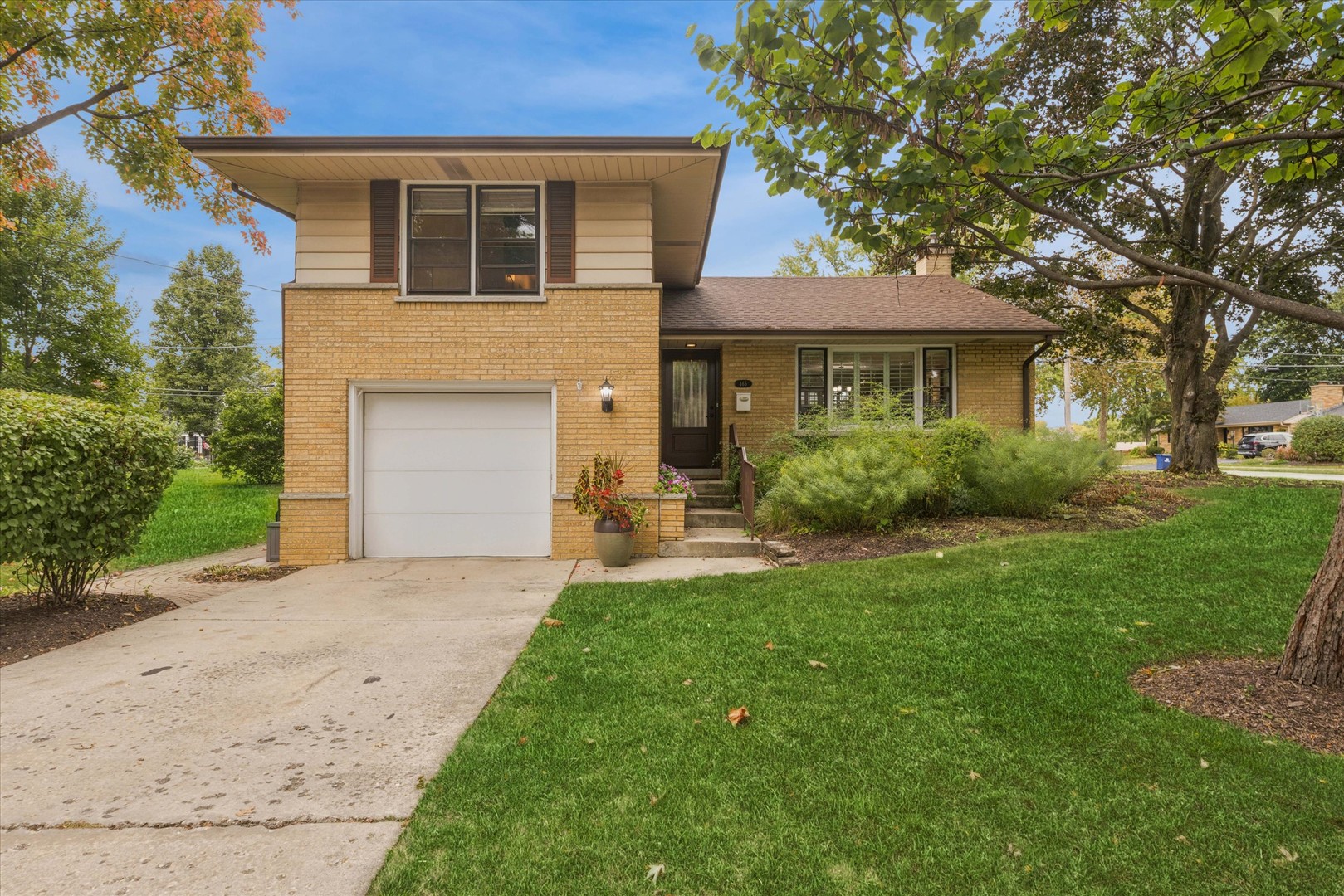 465 E Hillside Road Property Photo 1