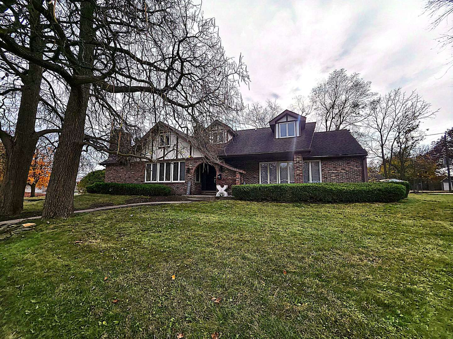 2100 Edina Boulevard Property Photo 1