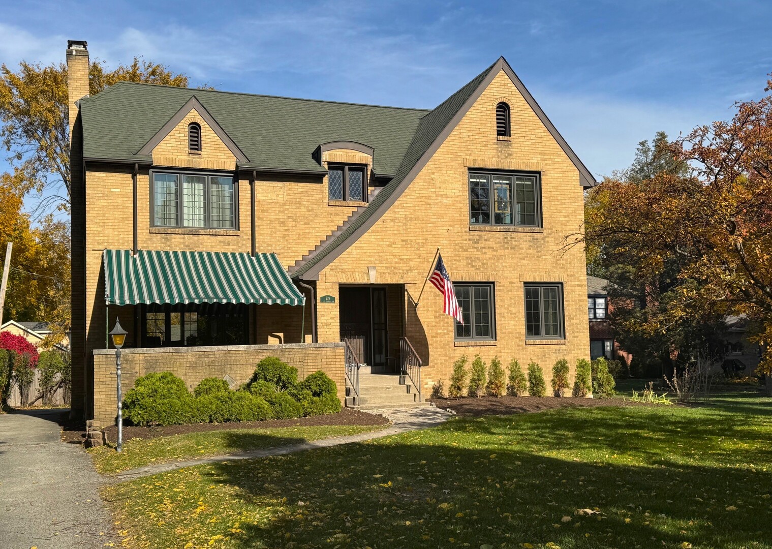 219 E Saint Charles Road Property Photo 1