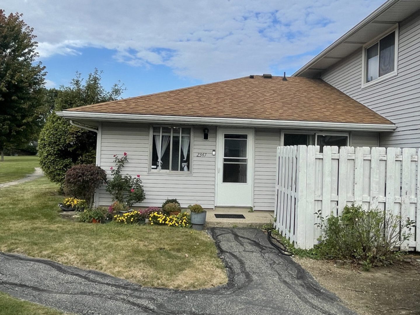 2347 Carnation Drive 2347 Property Photo 1