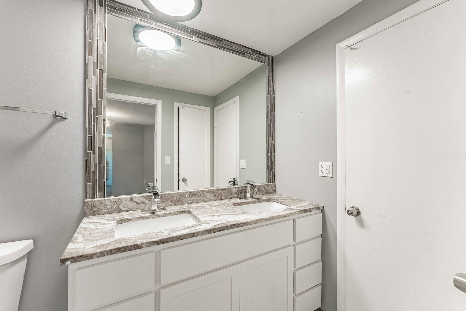 2325 N Neva Avenue 404b Property Photo 11