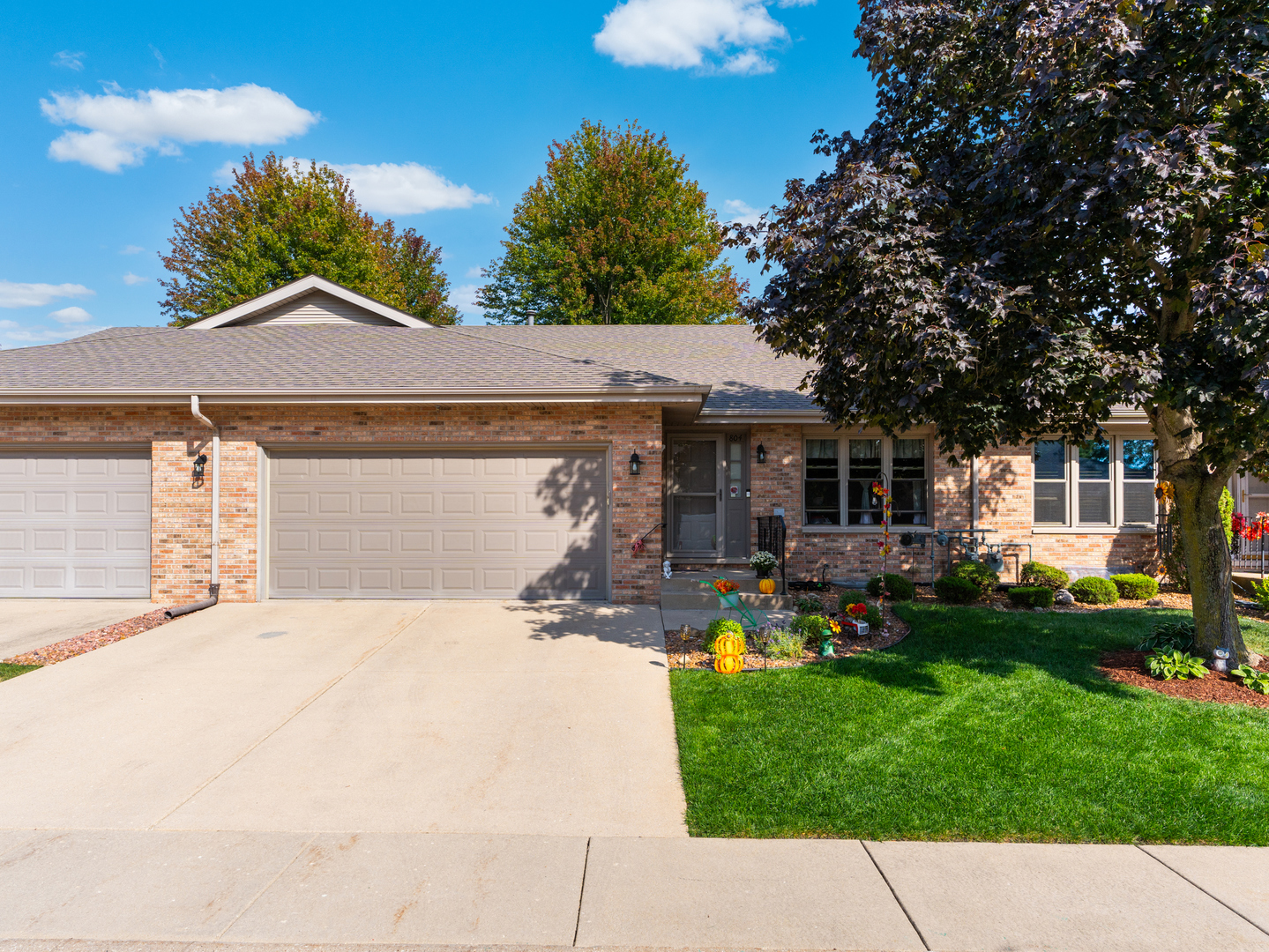 804 Deerpath Lane Property Photo 1