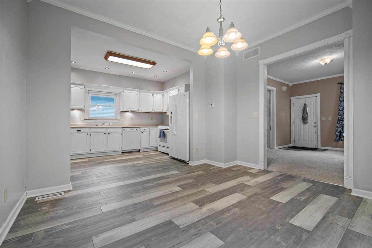 1219 Koch Street Property Photo 8