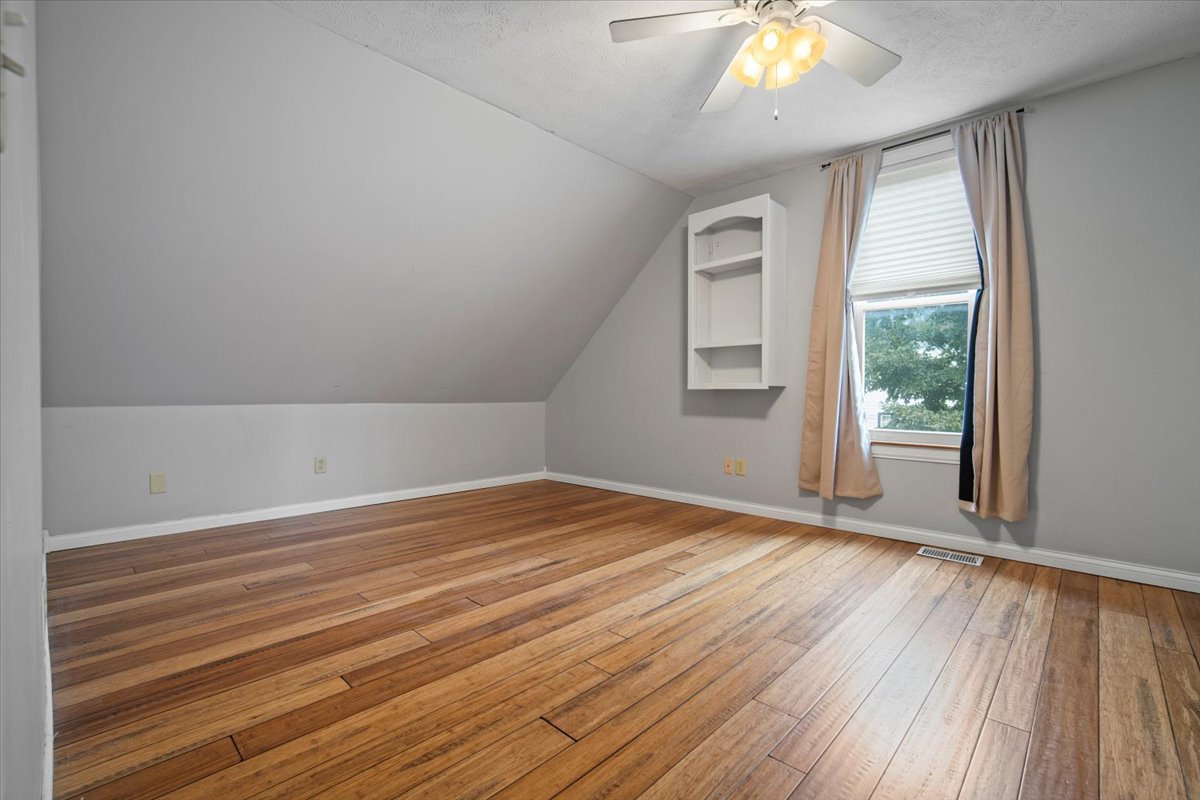 1219 Koch Street Property Photo 18