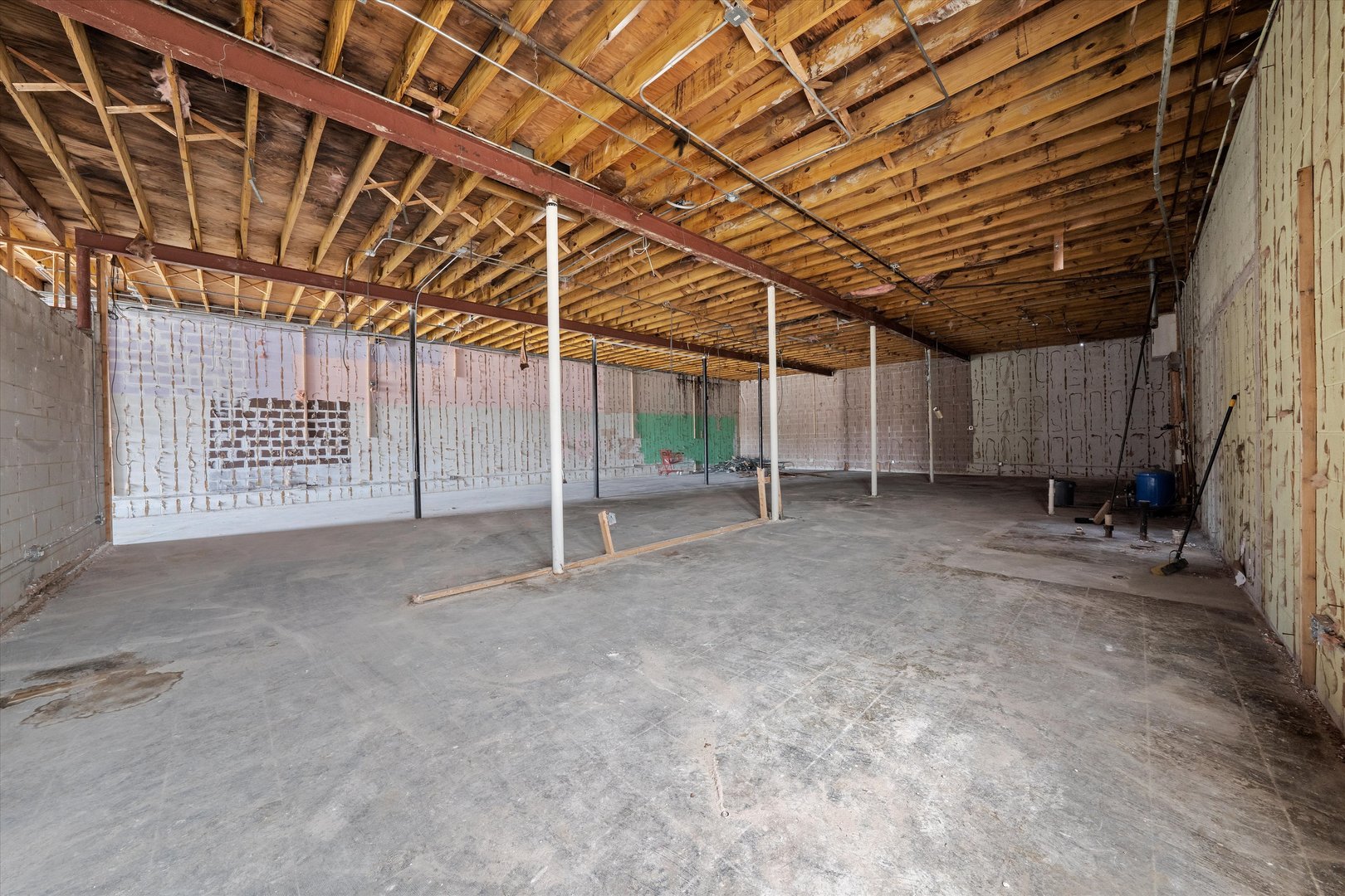 7825 W Lincoln Highway Property Photo 9