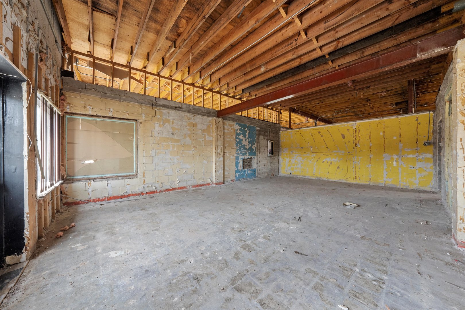 7825 W Lincoln Highway Property Photo 13