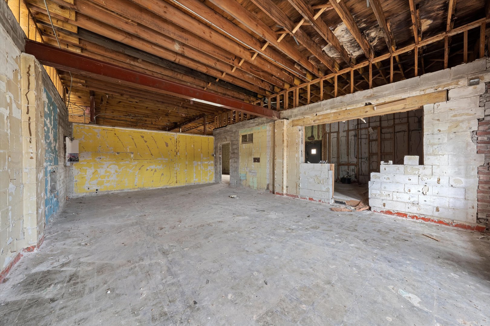 7825 W Lincoln Highway Property Photo 14