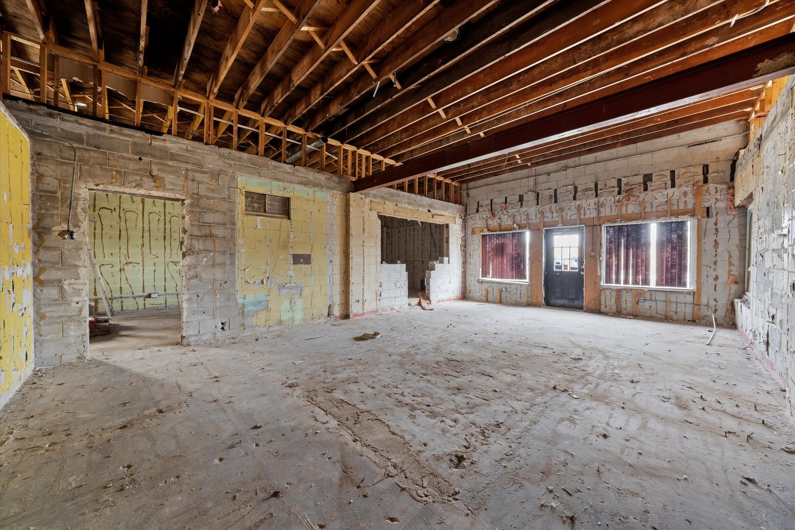 7825 W Lincoln Highway Property Photo 16
