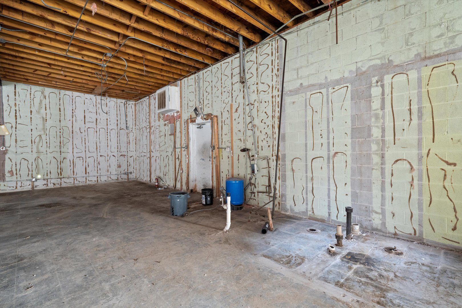 7825 W Lincoln Highway Property Photo 20