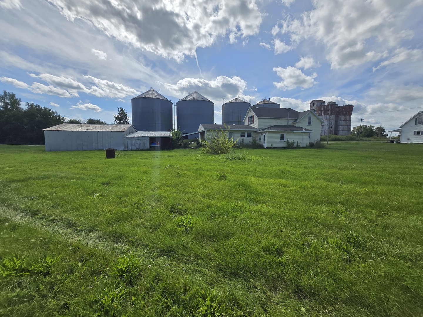 802 Railroad Street Property Photo 1