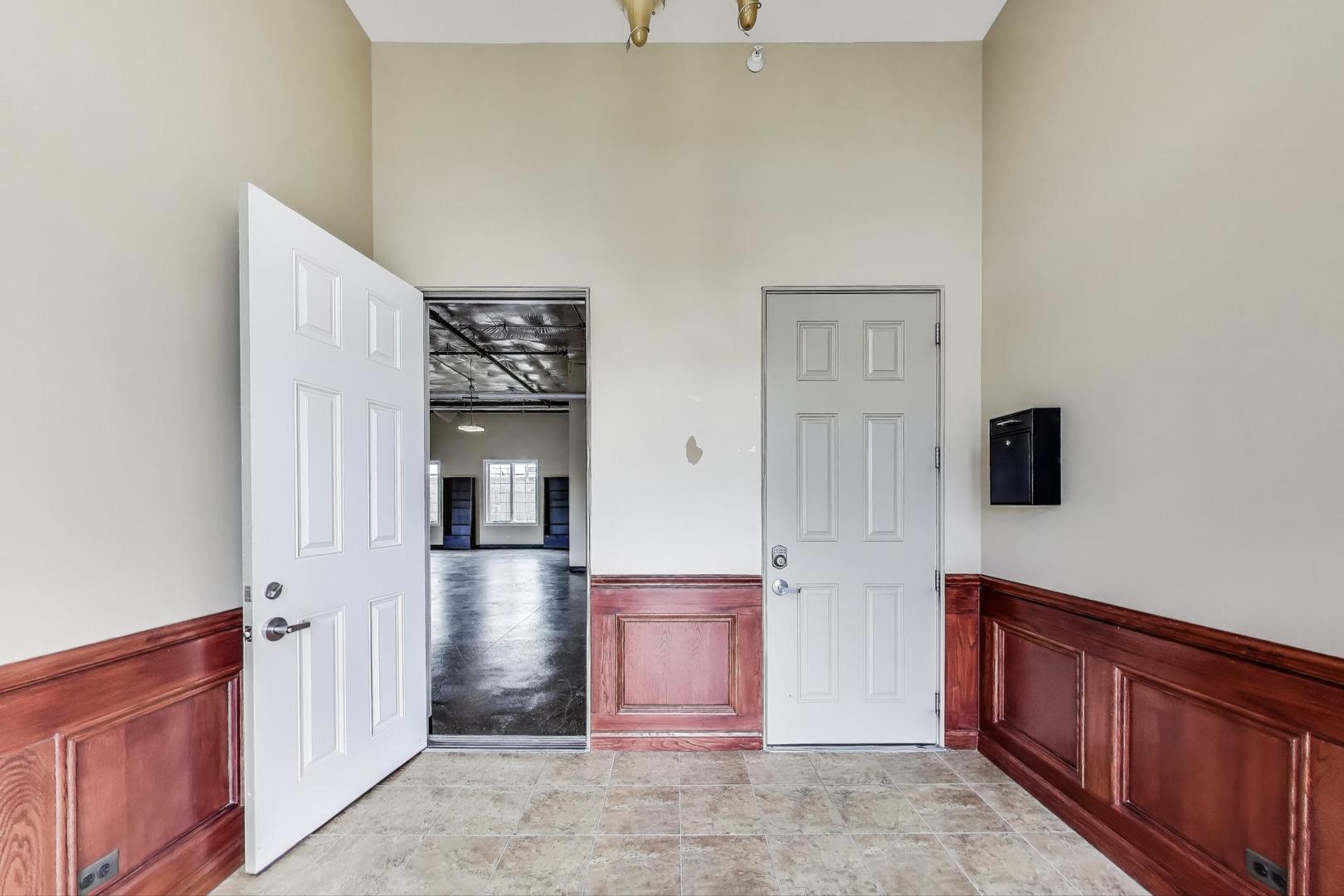 135 W Rand Road Property Photo 3
