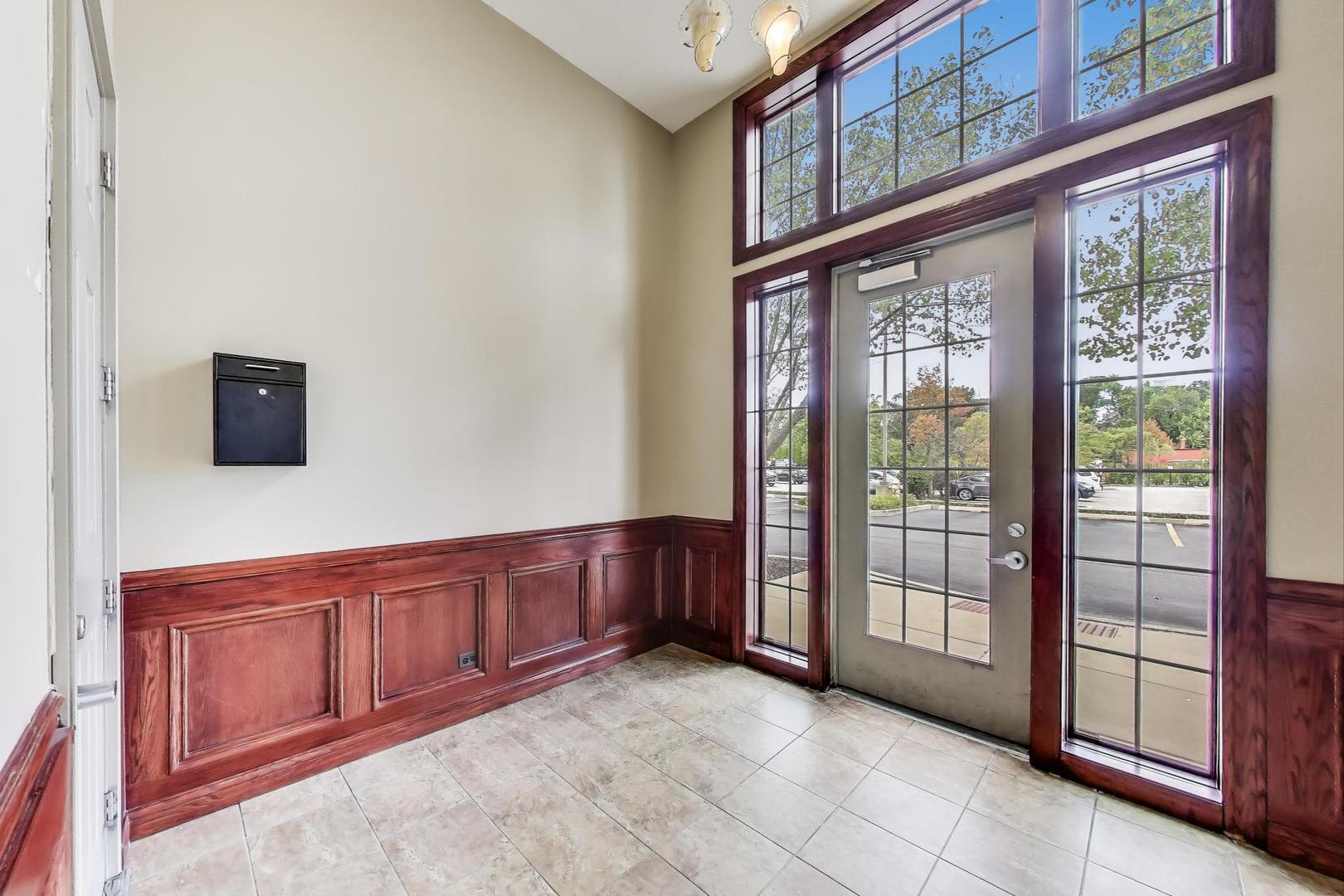 135 W Rand Road Property Photo 4