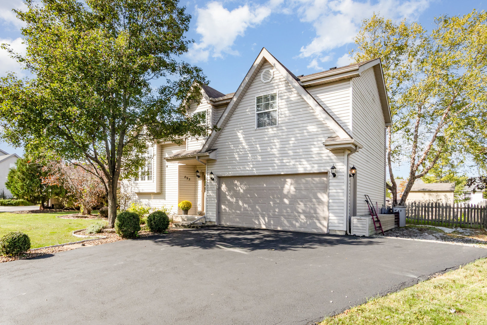 893 Laurel Drive Property Photo 1