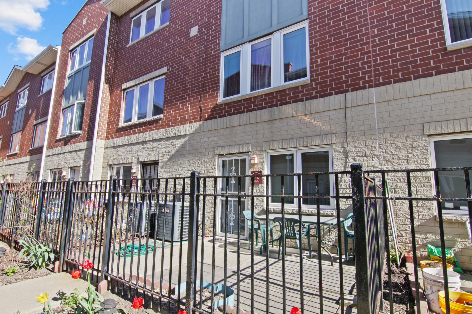 2415 W 32nd Place Property Photo 1