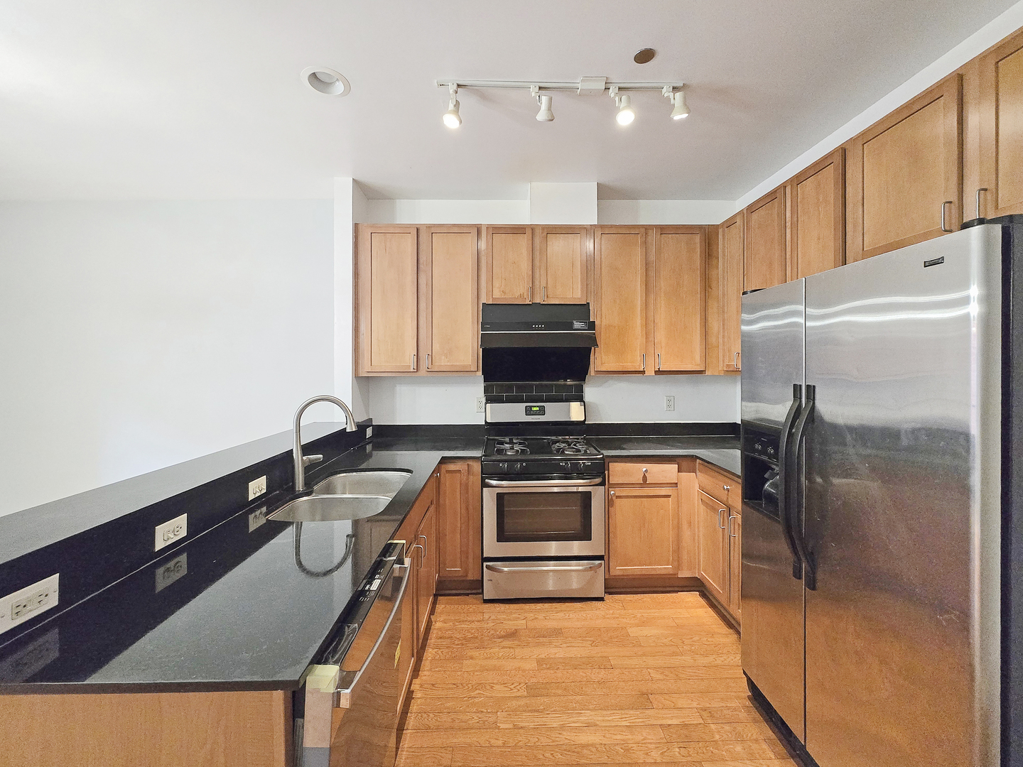 2415 W 32nd Place Property Photo 6