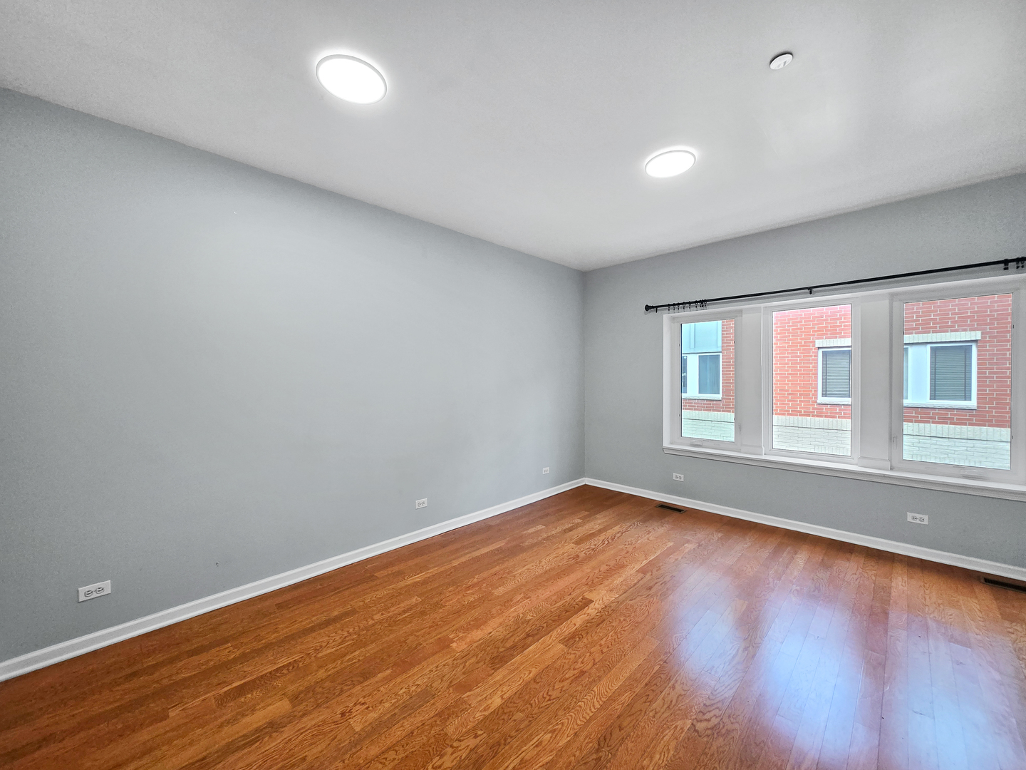 2415 W 32nd Place Property Photo 8