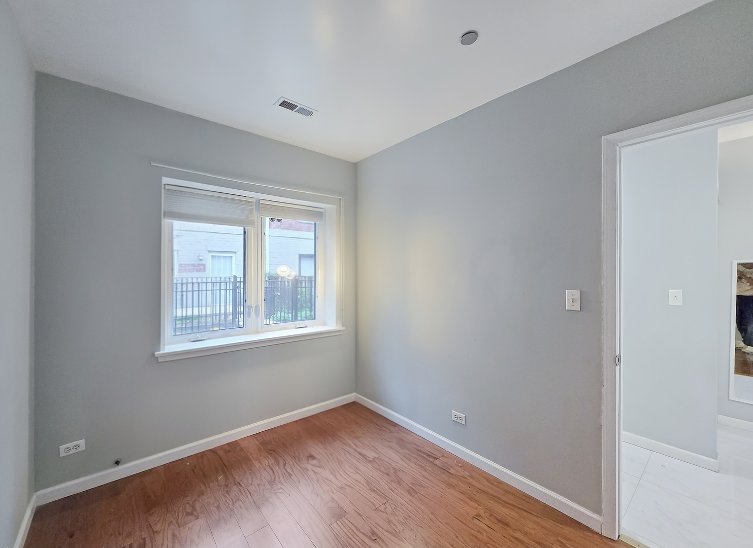 2415 W 32nd Place Property Photo 11