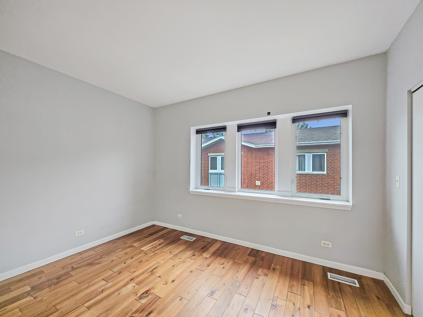 2415 W 32nd Place Property Photo 18